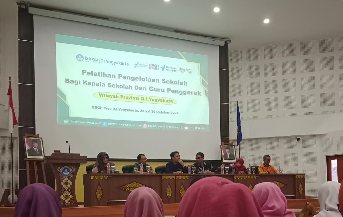PELATIHAN PENGELOLAAN SEKOLAH